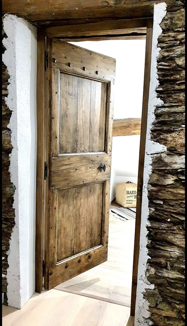 Porte sur mesure en bois massif